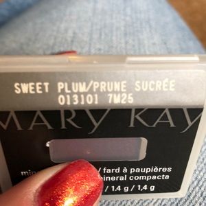 Mary Kay Sweet Plum mineral eye shadow single